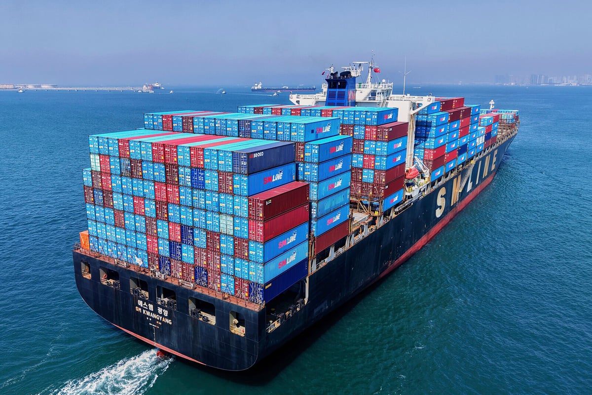 China's Exports Surge 12.4% in March, Surpassing Expectations