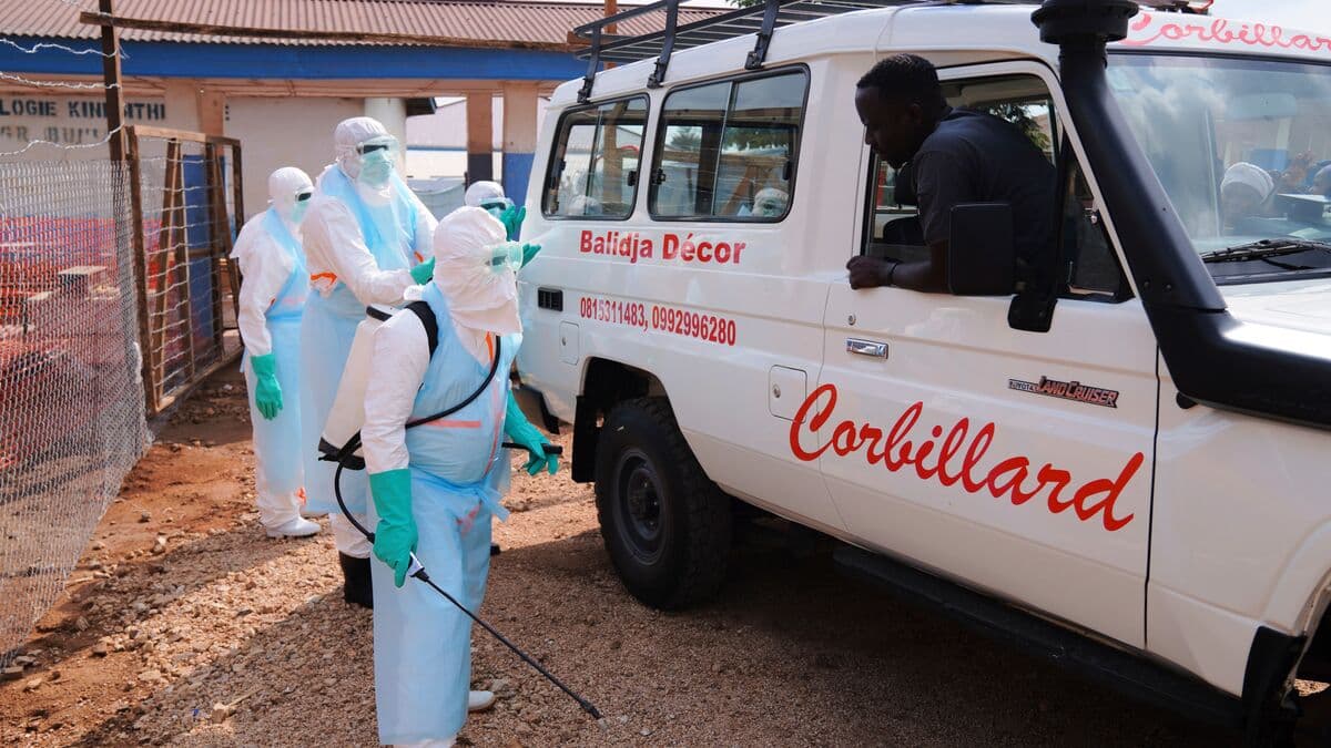 First volunteer receives experimental Ebola vaccine in UK trial