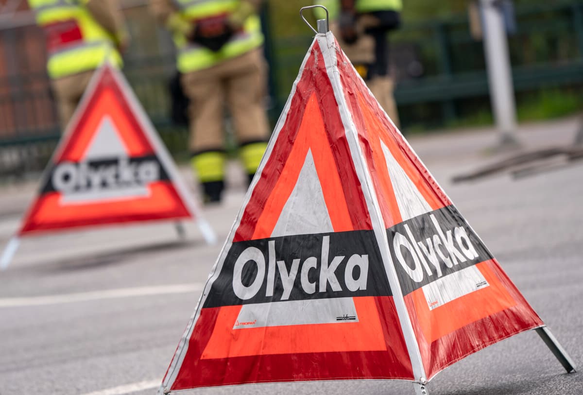 Man Hospitalized After Motorcycle Crash in Lerum