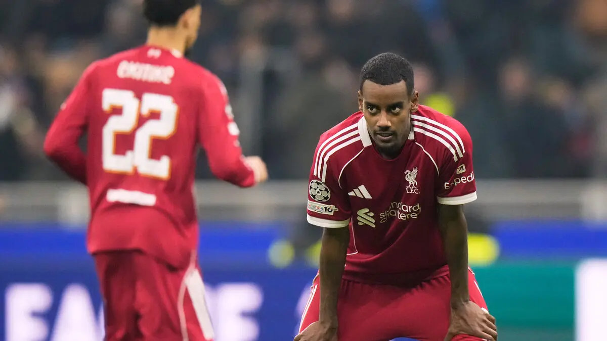 Isak receives the Golden Ball: