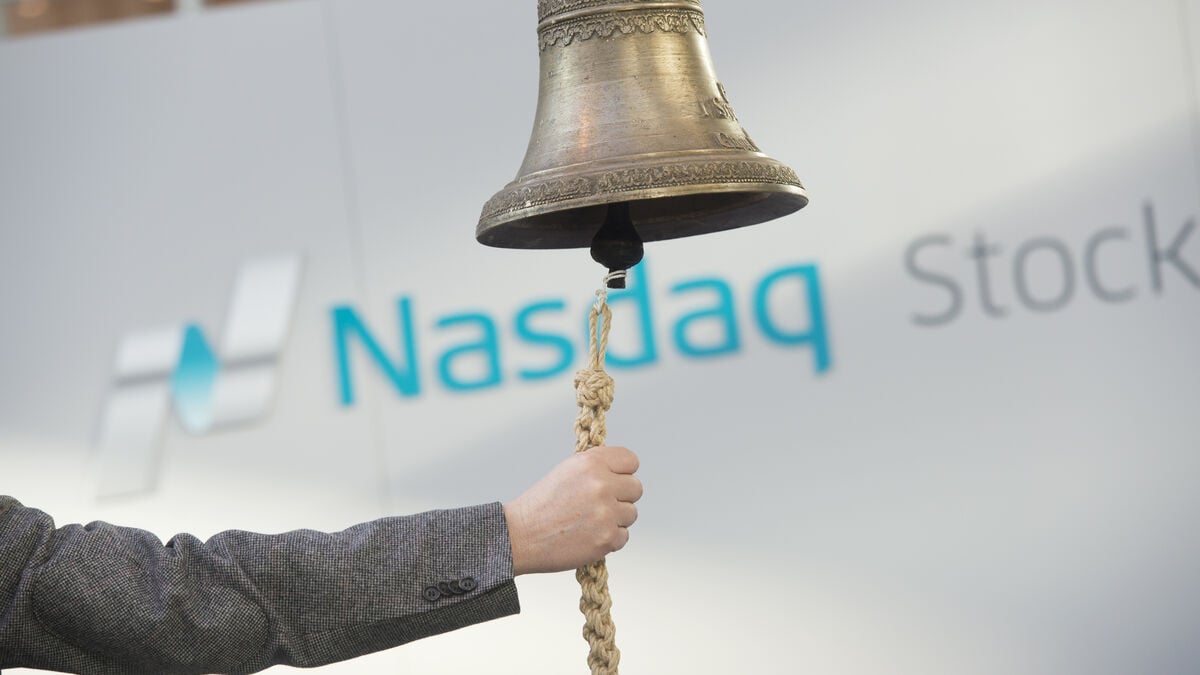 The stock market fell as global tech sell-off loomed