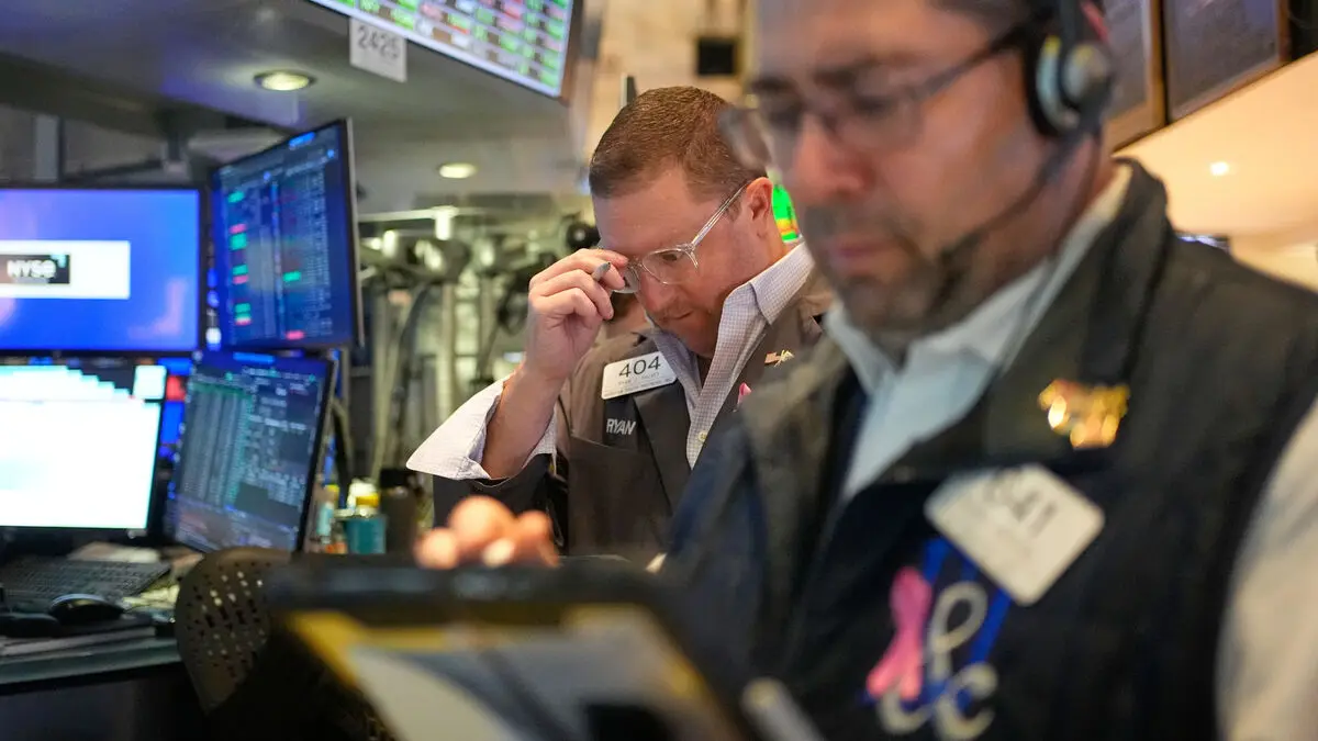 Valuation concerns lead to red opening on Wall Street