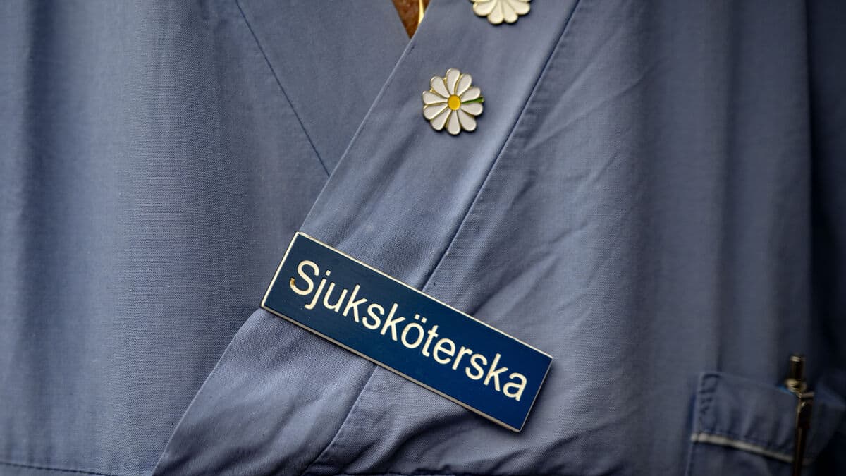 Healthcare workers offered 100,000 kronor to move their vacation