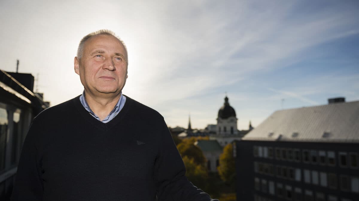 Belarus releases opposition politician Mikola Statkevich after stroke