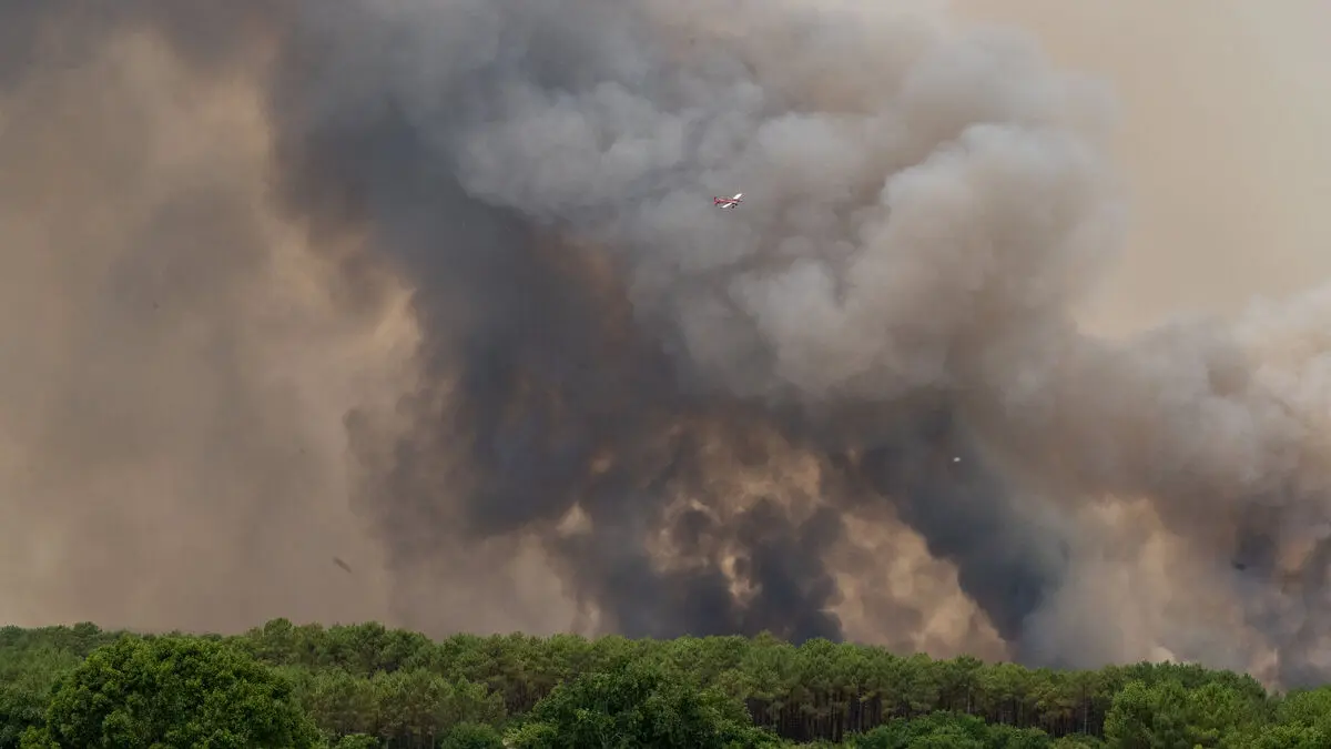 Fire thunder clouds reach France for the first time, meteorologists say
