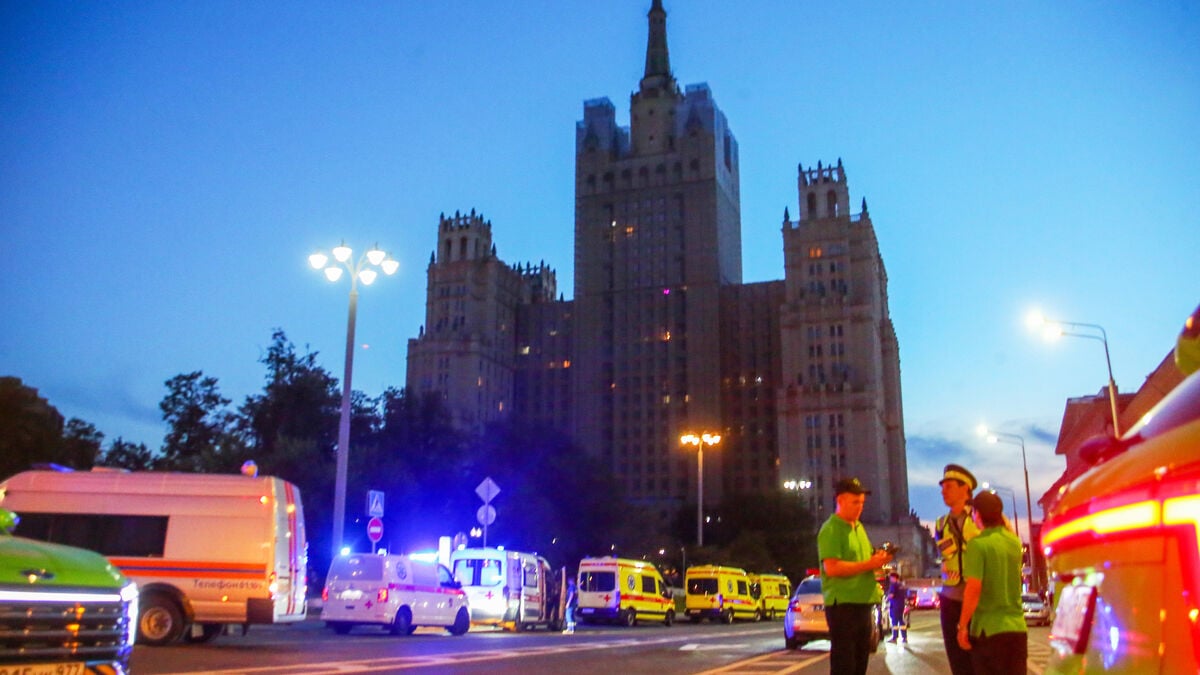 Three killed, 21 injured in suspected bomb attack at central Moscow restaurant