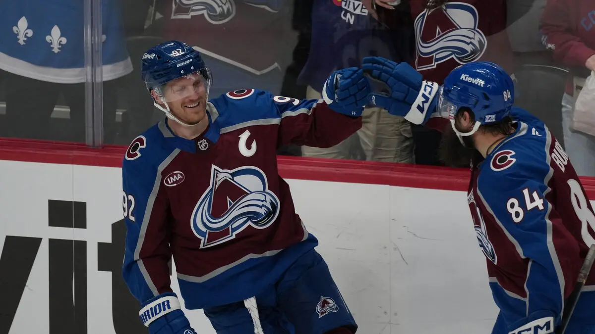 Colorado clinches Presidents' Trophy as NHL regular-season best