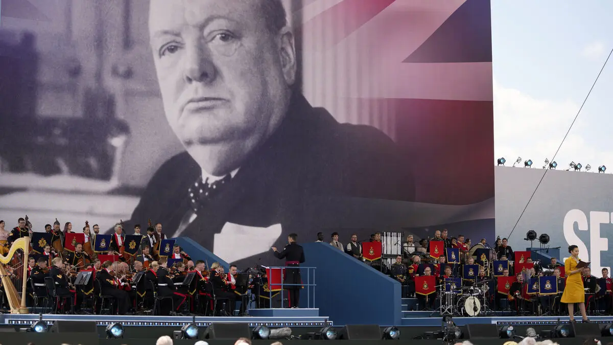 Churchill could be replaced by otter or badger on five-pound note