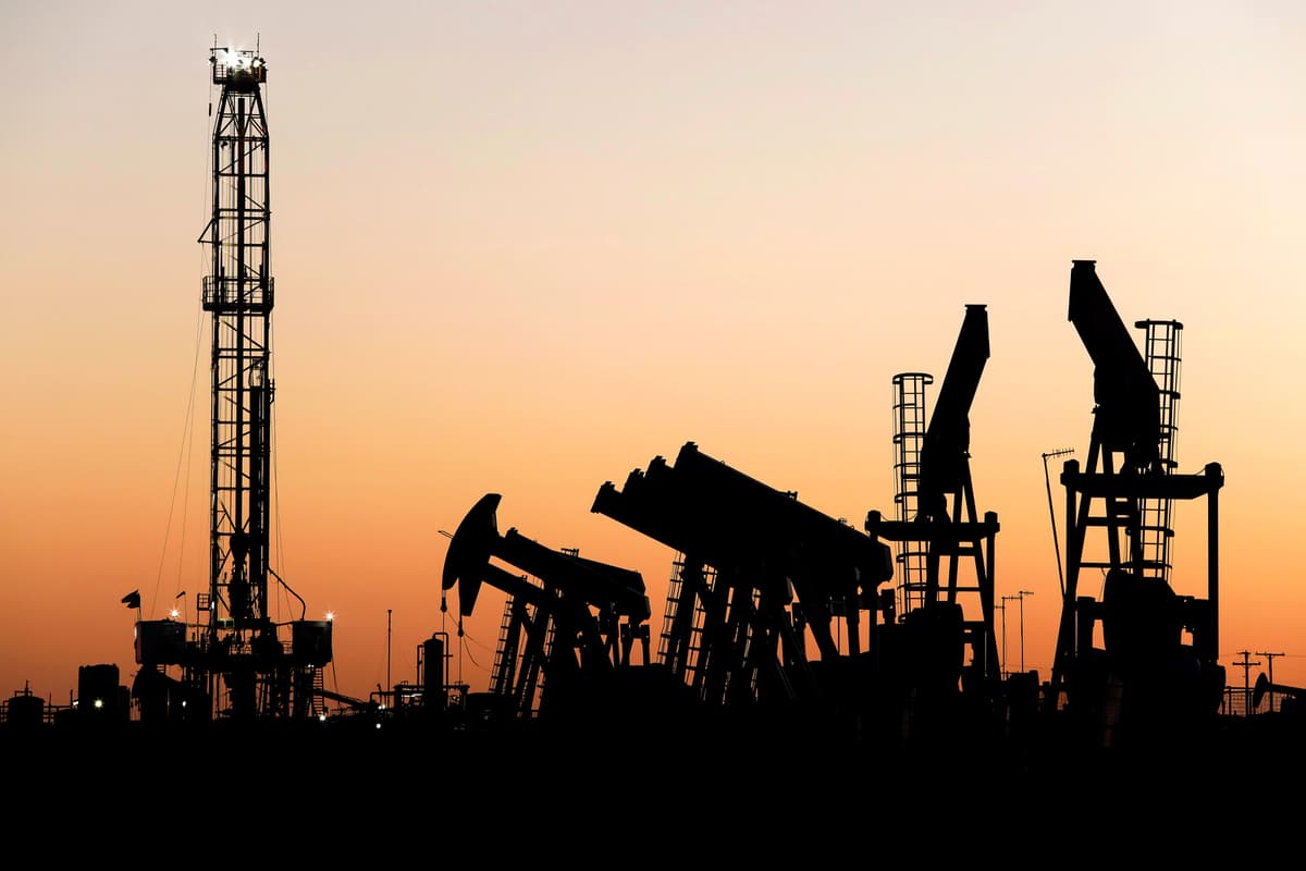 Oil Prices Fluctuate Amid Geopolitical and Economic Influences