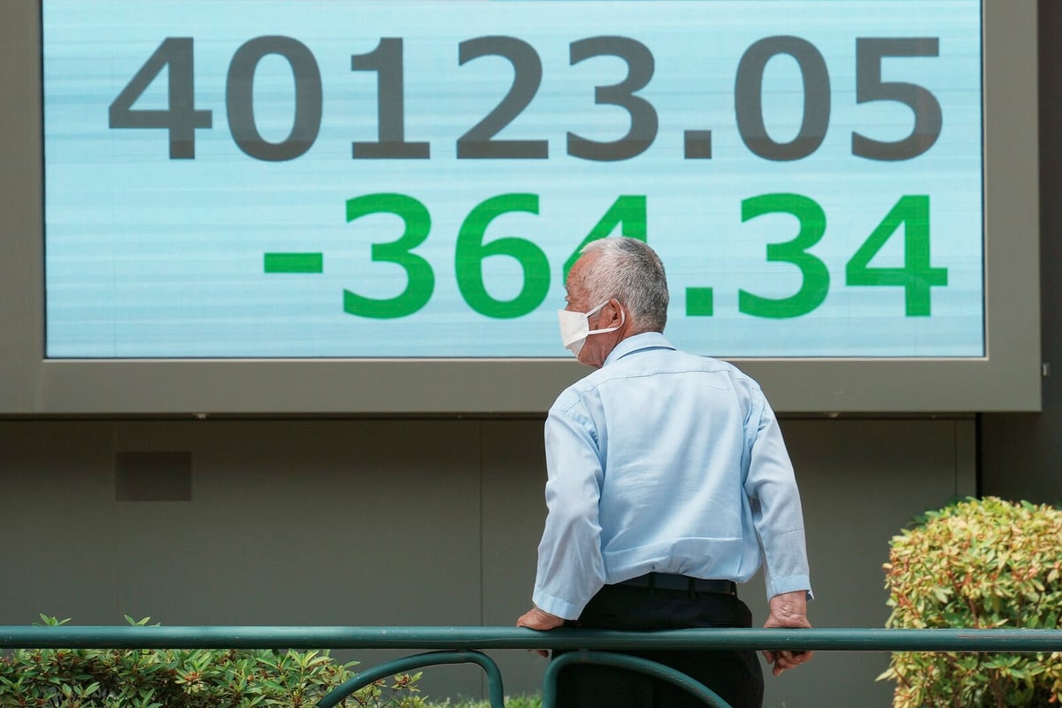 Asian Stock Markets Show Mixed Performance with Predominant Declines
