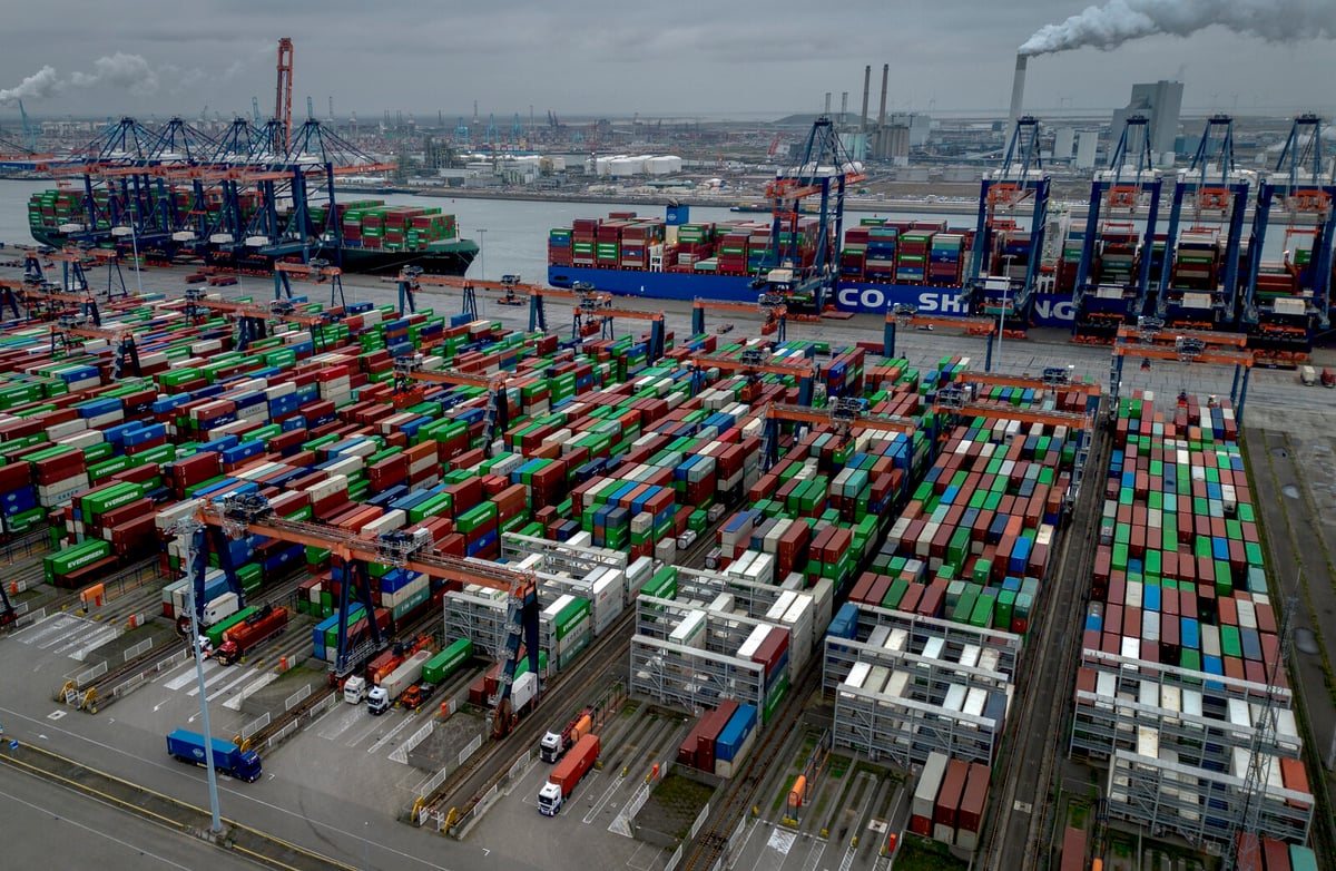 Eurozone Trade Surplus Rises to 27.9 Billion Euros in March