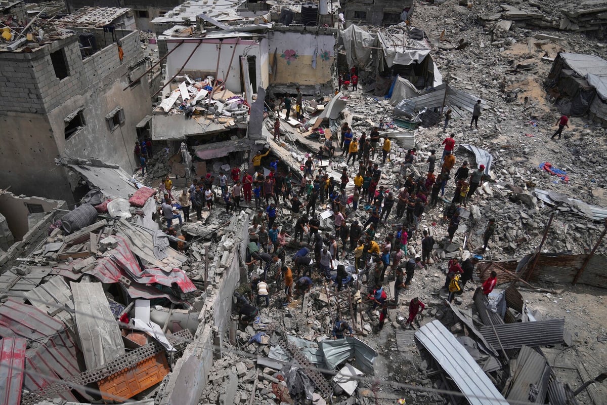 Israeli Air Strikes in Gaza Kill at Least 29 People