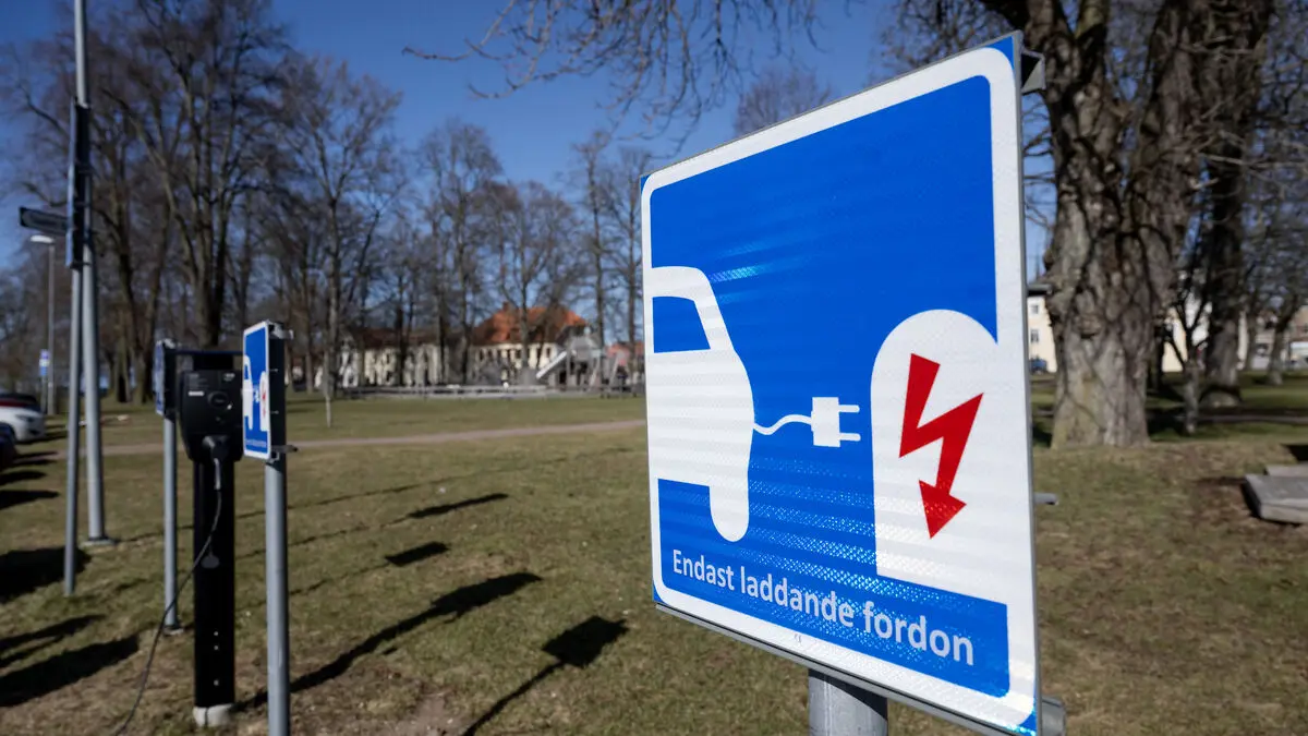 More than 4,000 have applied for the new electric car premium