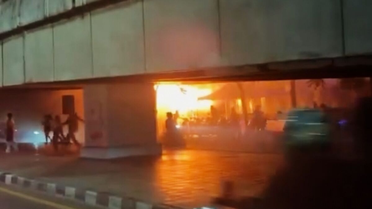 Suspicion that emergency exits were blocked in deadly Bangkok pub fire