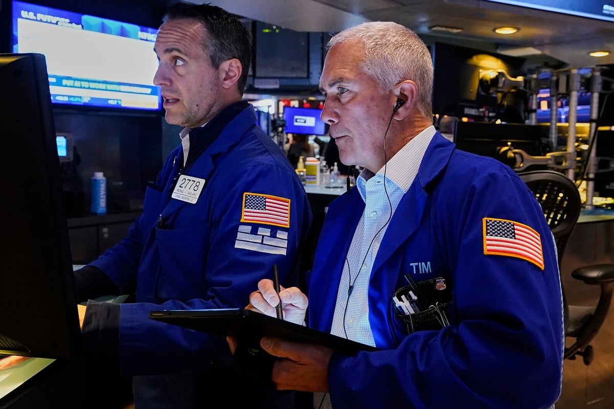 Wall Street Sees Slight Gains Despite US Credit Rating Downgrade