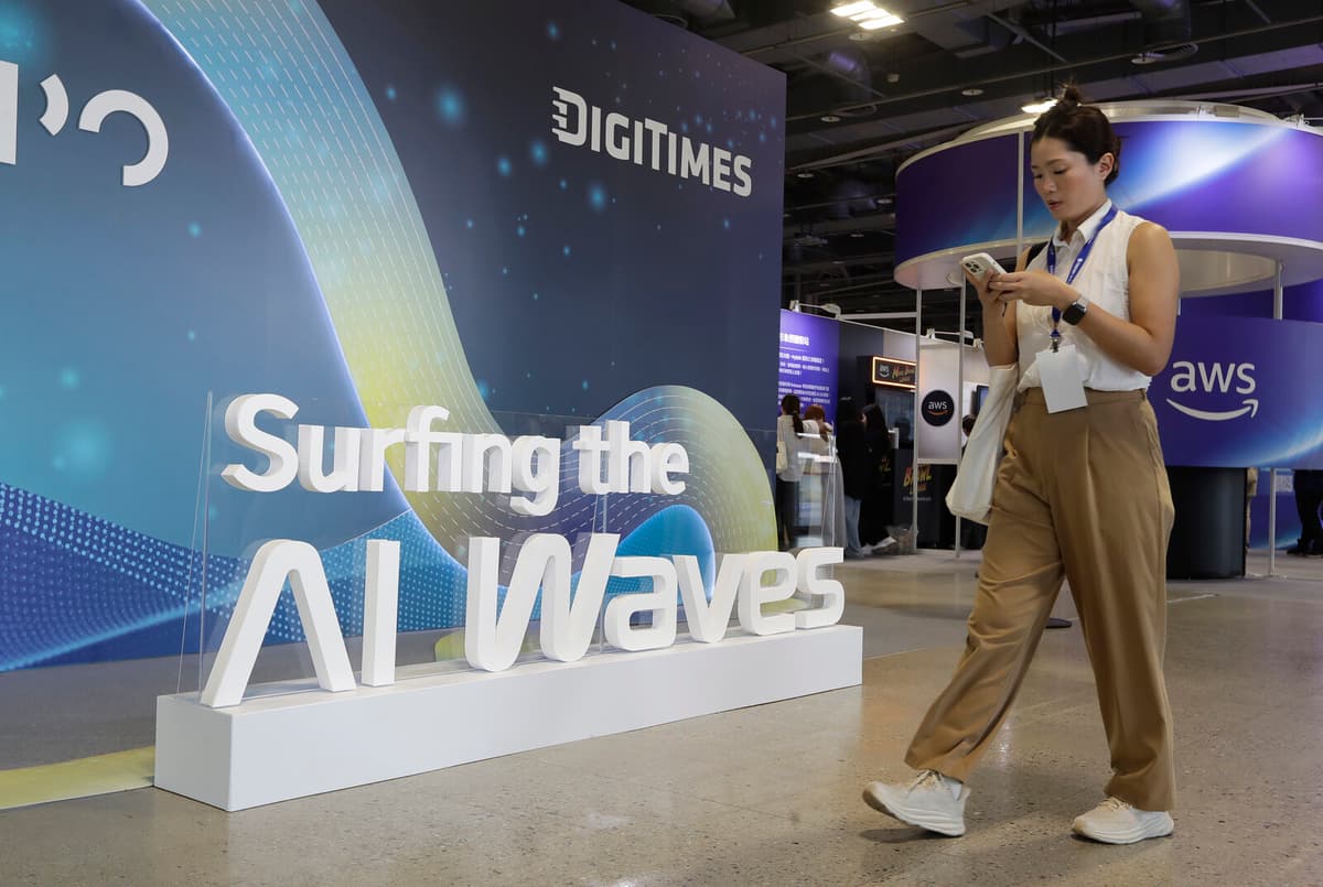 Klys Advocates for Tech Companies to Compensate for AI Use