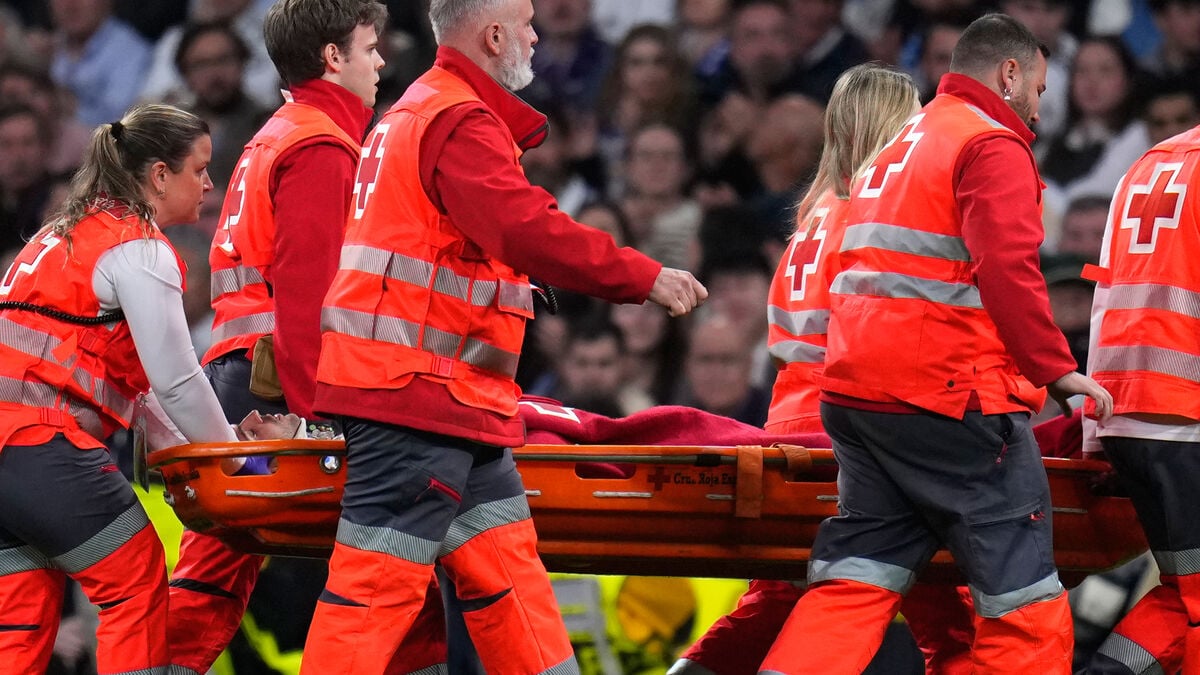 Real Madrid player Raúl Asencio carried off on stretcher with support collar