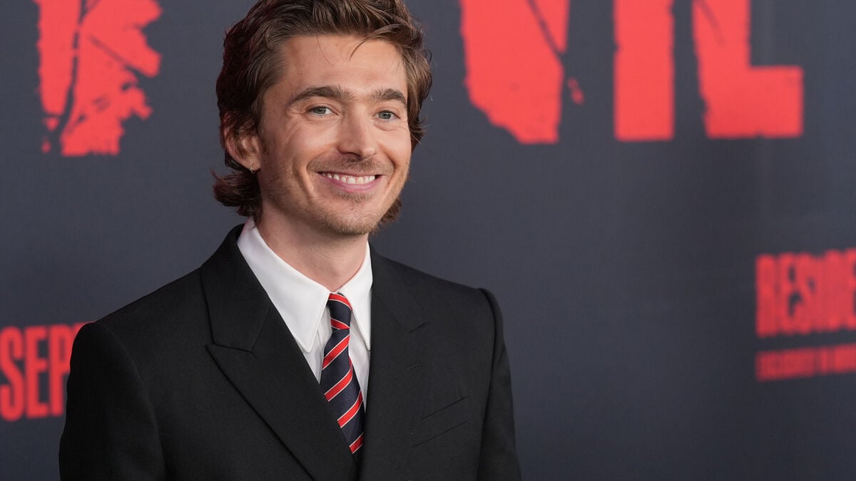 Austin Abrams was trapped inside a full-size whale stomach while filming Whalefall