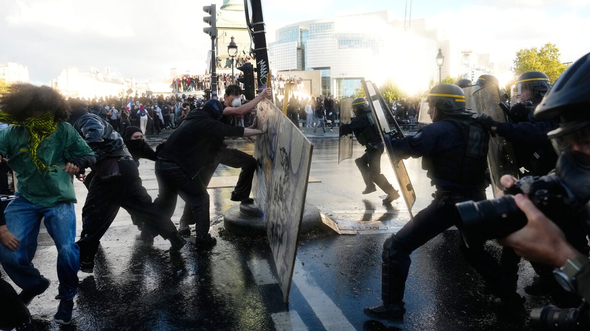 More Than 500 Detained as Protests Against France’s Education System Draw 71,000