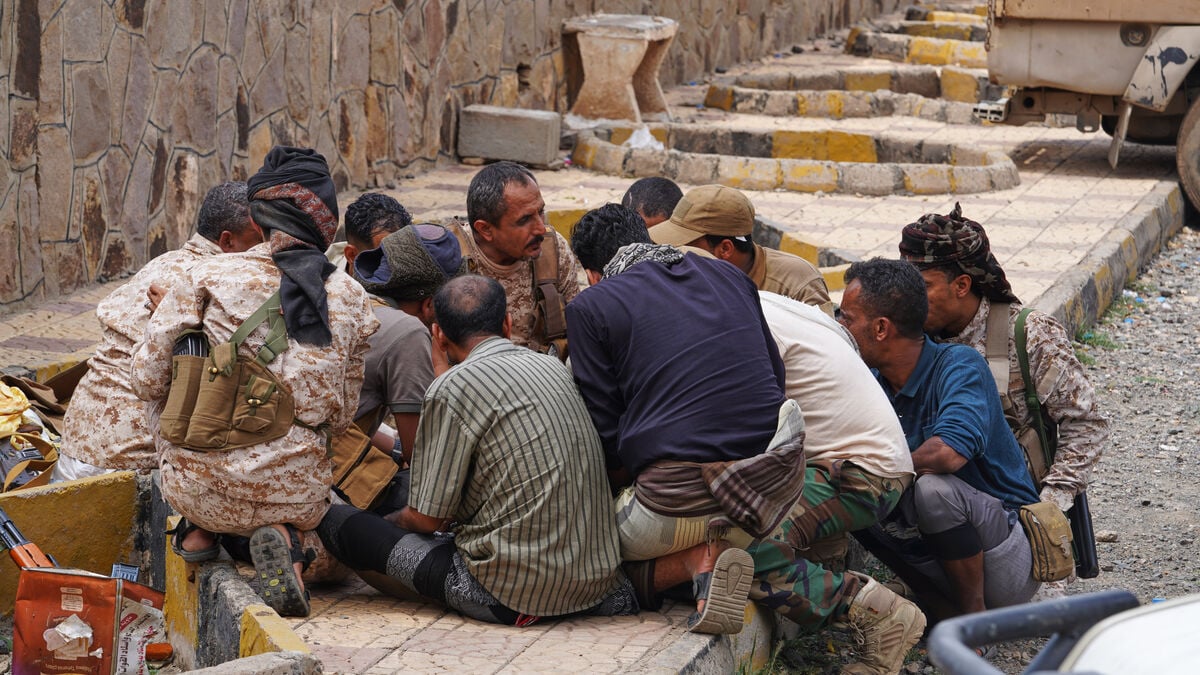 Yemen government forces launch targeted attacks on Houthi positions
