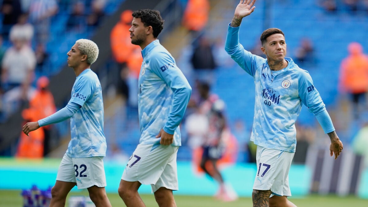 Manchester City extend perfect start as Enzo Fernandez makes debut in win over Coventry