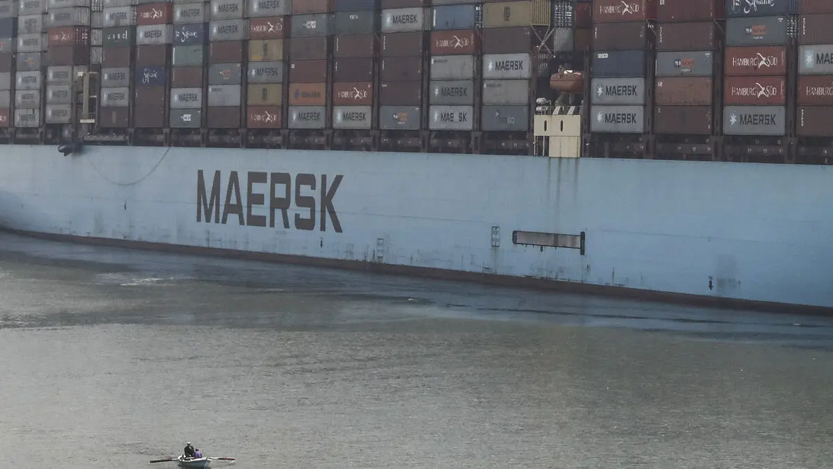 Maersk and Hapag-Lloyd Resume Suez Canal Container Route