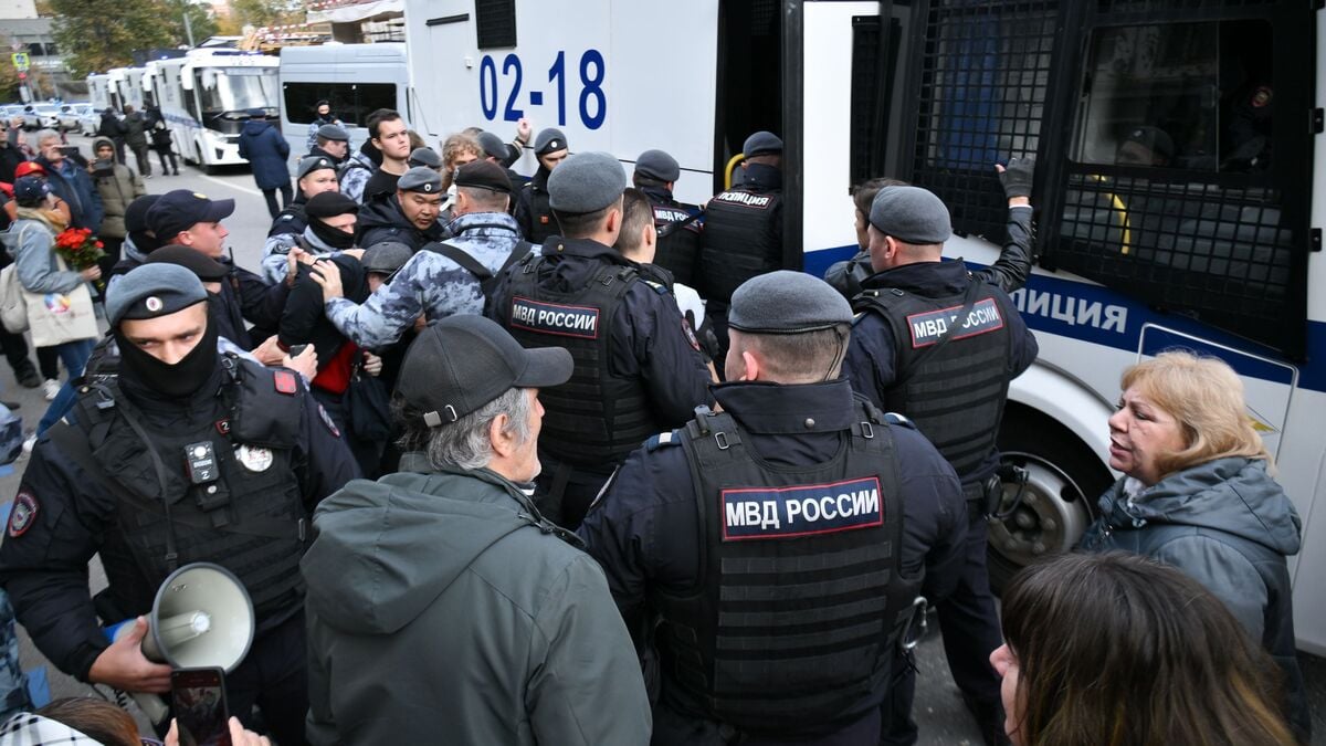 Around 60 Arrested at Moscow Protest After Anti-Putin Chants