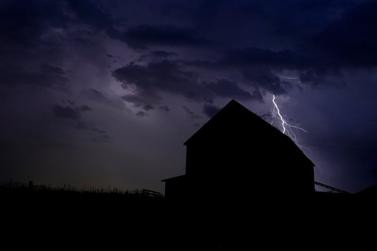 Thunderstorm Causes Power Outages and Train Delays in Central Norrland