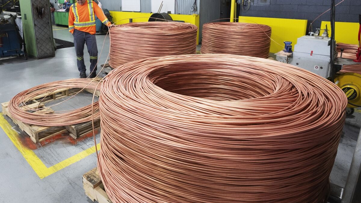 Copper price nears new record high