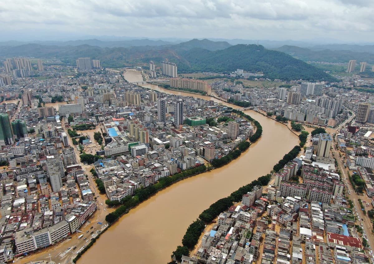 Severe Flooding Forces 80,000 to Evacuate in Southwestern China