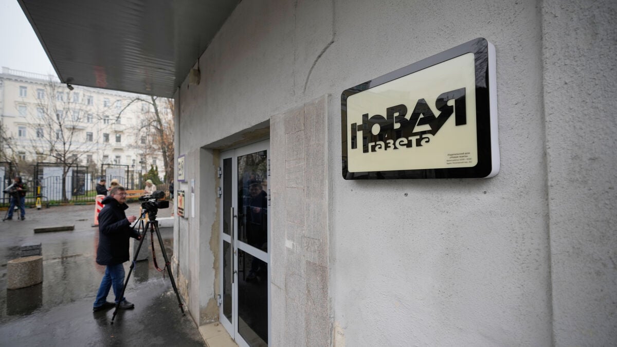 Novaya Gazeta Editor-in-Chief Sergei Sokolov Arrested and Designated a ‘Foreign Agent’