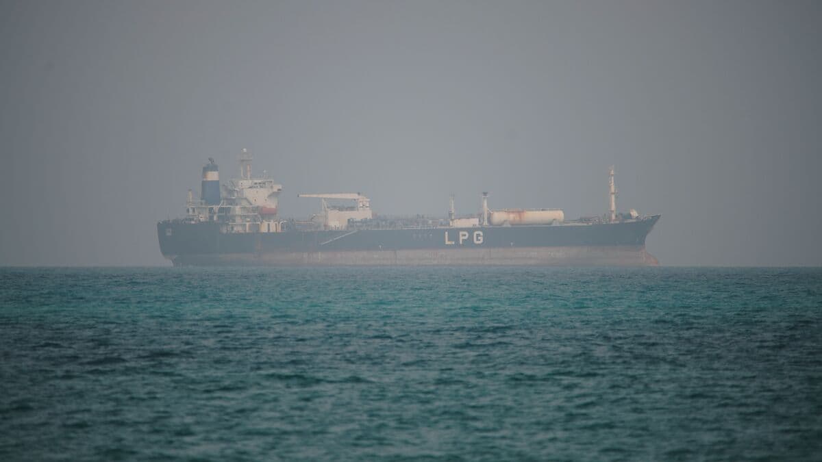 Somali pirates suspected of boarding ship in Gulf of Aden, Yemen says
