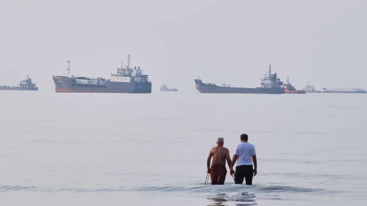 UN calls for evacuation of 6,000 stranded sailors from Strait of Hormuz
