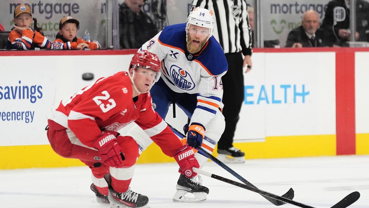 Lucas Raymond Returns as Detroit Wins Fifth Straight in NHL