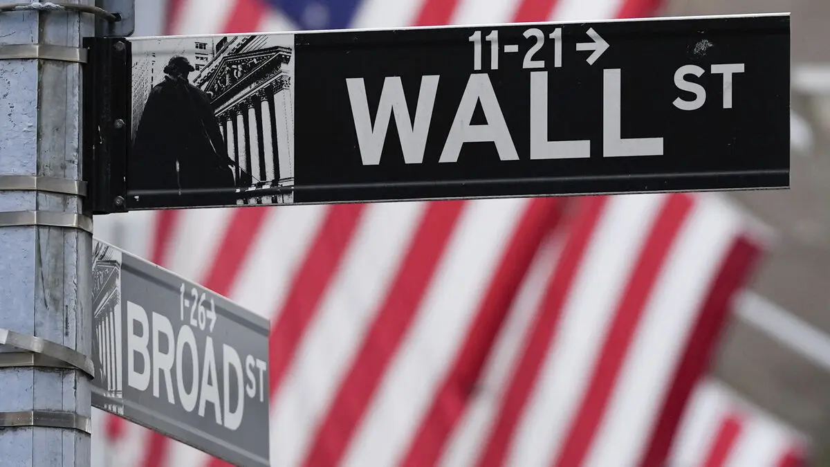 Wall Street fell, technology stocks lost ground