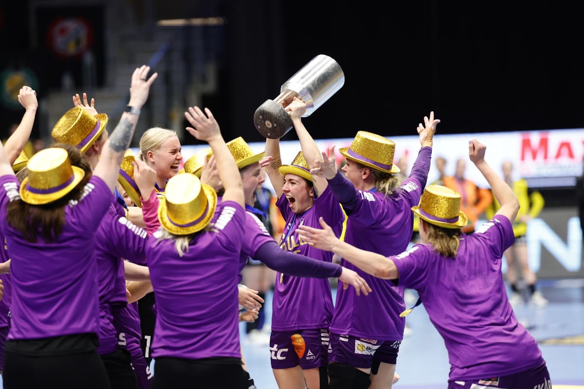 Skara Players Celebrate Historic National Championship Win