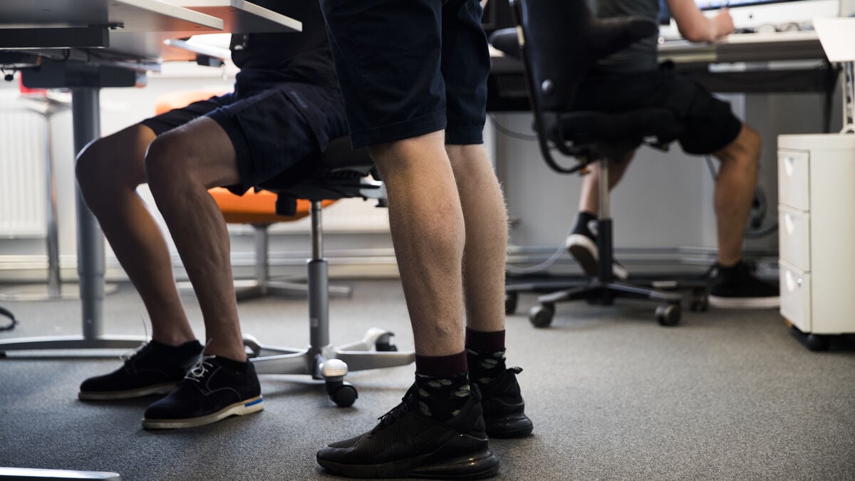 What to wear to work in summer: Shorts, flip-flops and open shoes explained