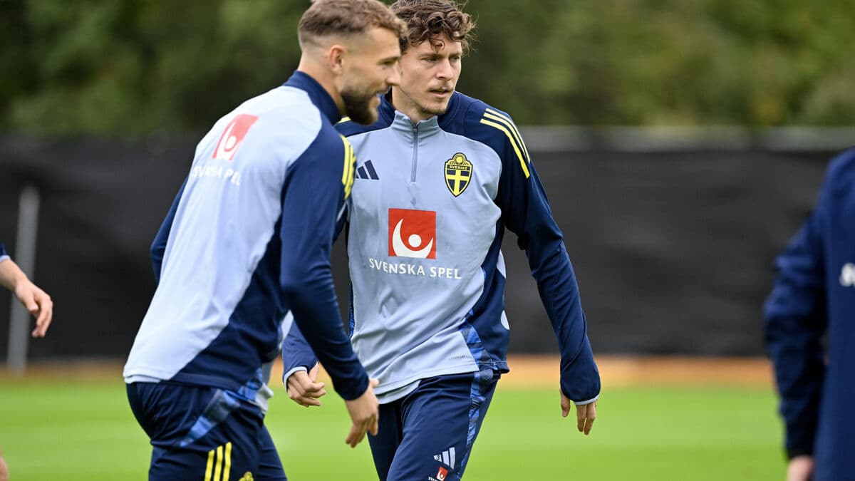 Victor Lindelöf Reflects on Robin Olsen's Departure from National Team
