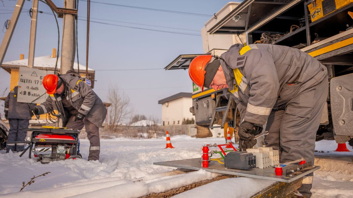 Mayor: Very difficult situation in Kyiv as thousands of households are without electricity and heating