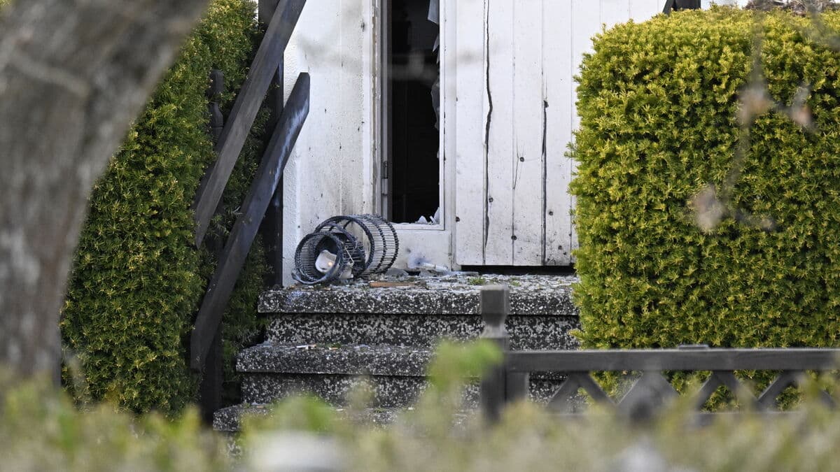 Explosion at villa in Eslöv damages front door and windows, no injuries