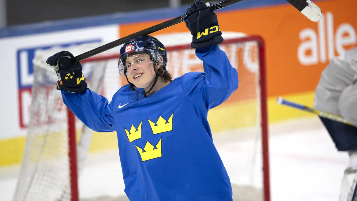 San Jose selects Stenberg second overall in NHL draft
