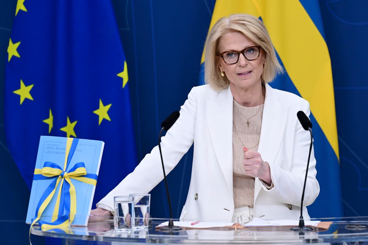 Government Cautions on Economic Risks and Uncertain Recovery