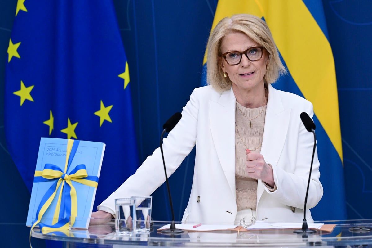 Government Cautions on Economic Risks and Uncertain Recovery