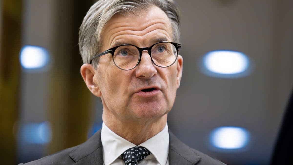 Warning: Too dependent on Visa and Mastercard