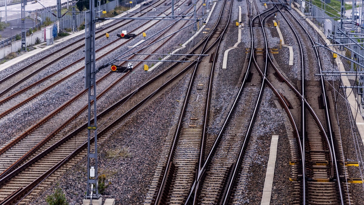 Train traffic halted between Stockholm and Gothenburg after suspected accident near Södertälje