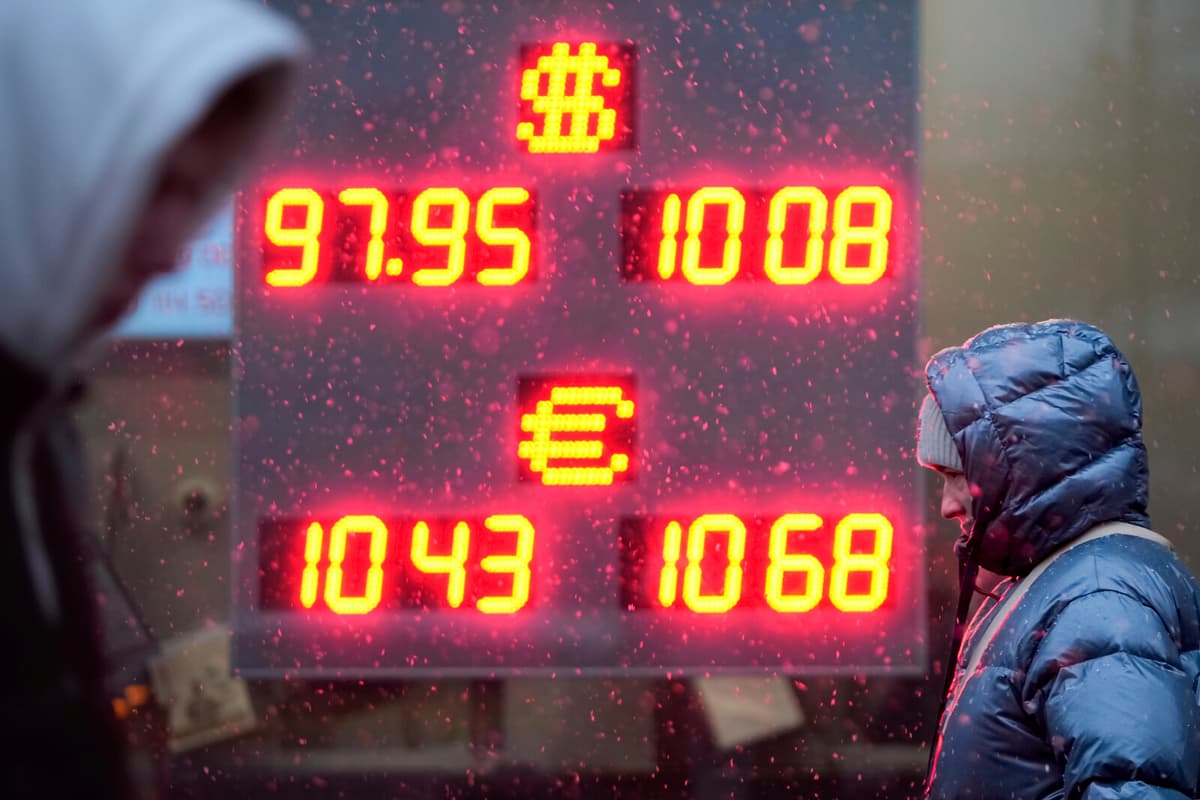 Russian Economy Faces Strain as Banks Struggle with Defense Loans