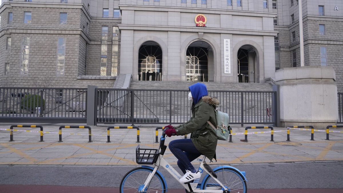 Bank manager convicted of bribery – executed