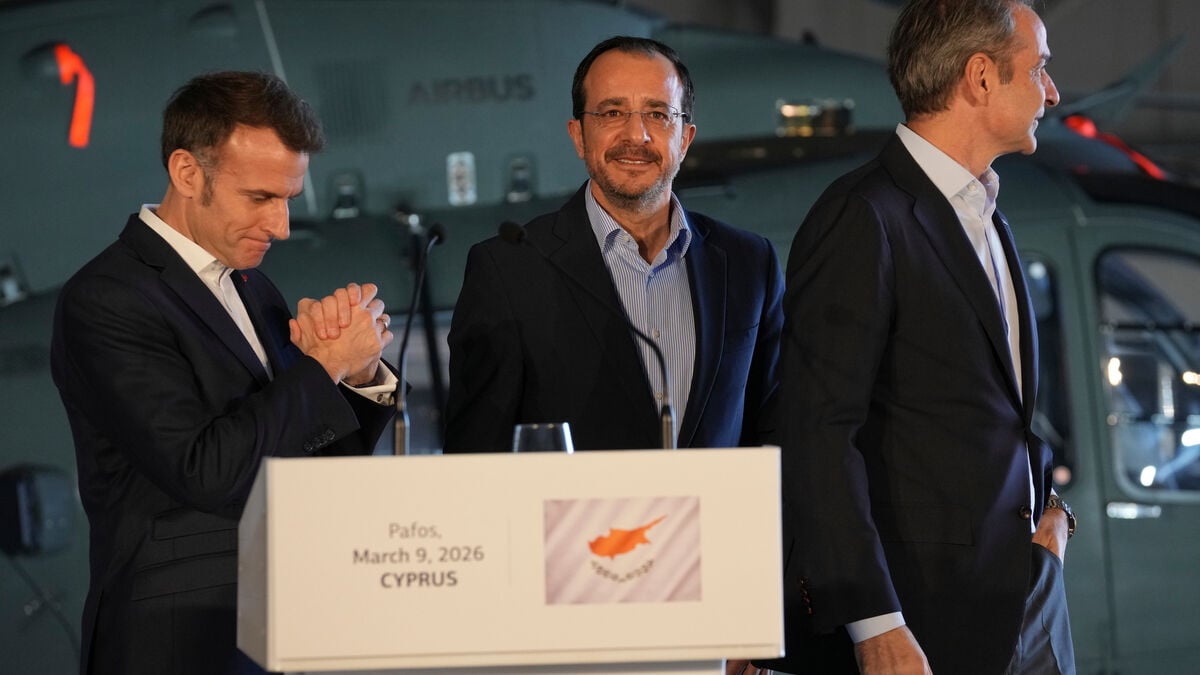 Macron says defensive mission to reopen Strait of Hormuz to shipping