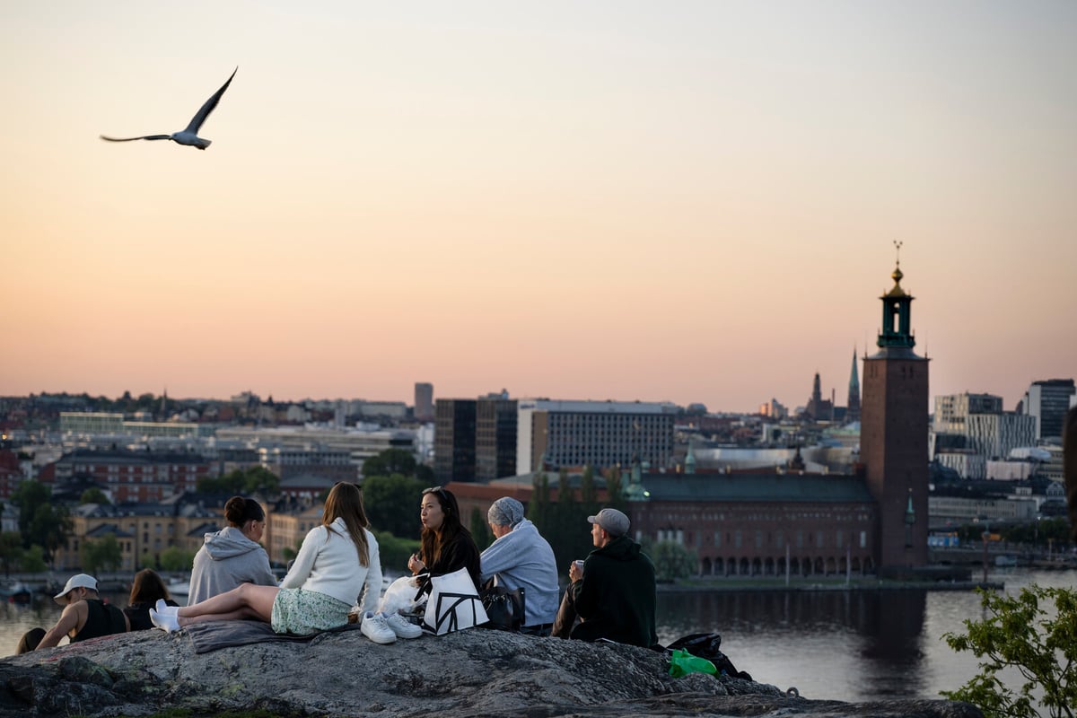 Expert Tips for Managing Your Finances This Summer