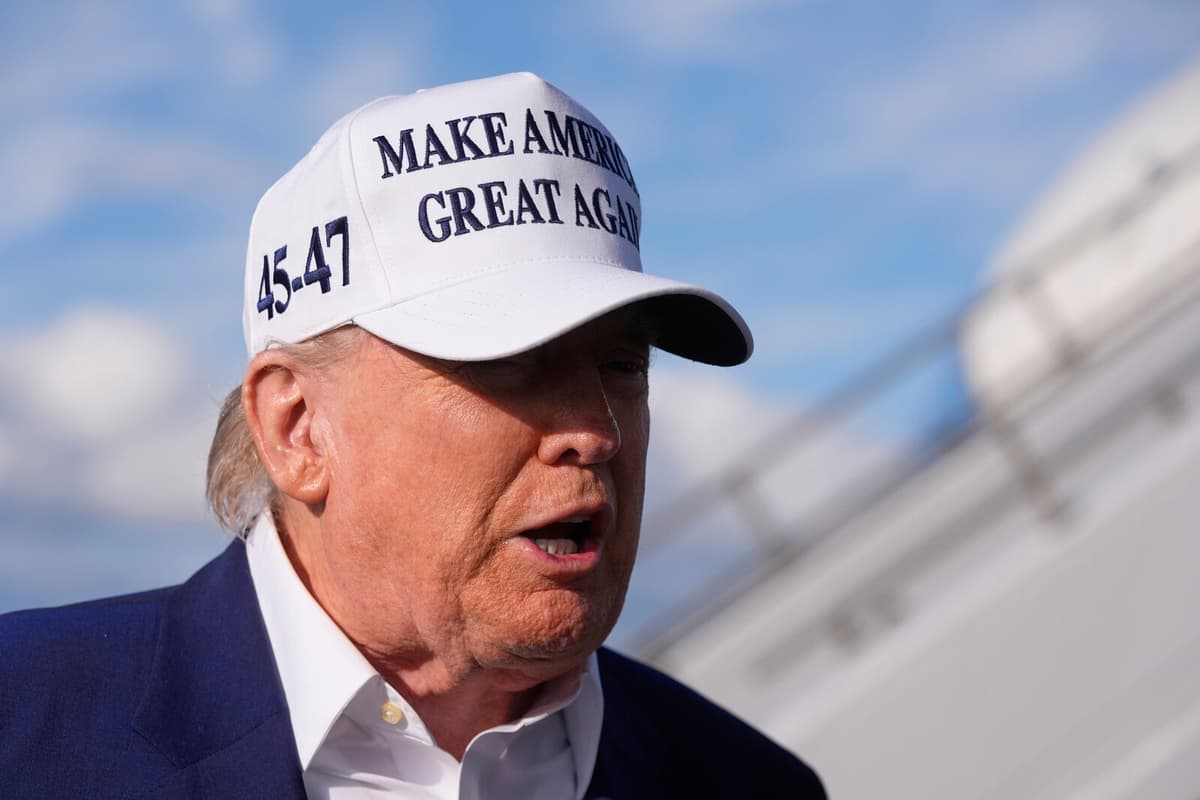 Trump Criticizes Putin as "Completely Crazy" Amid Russia-Ukraine Tensions